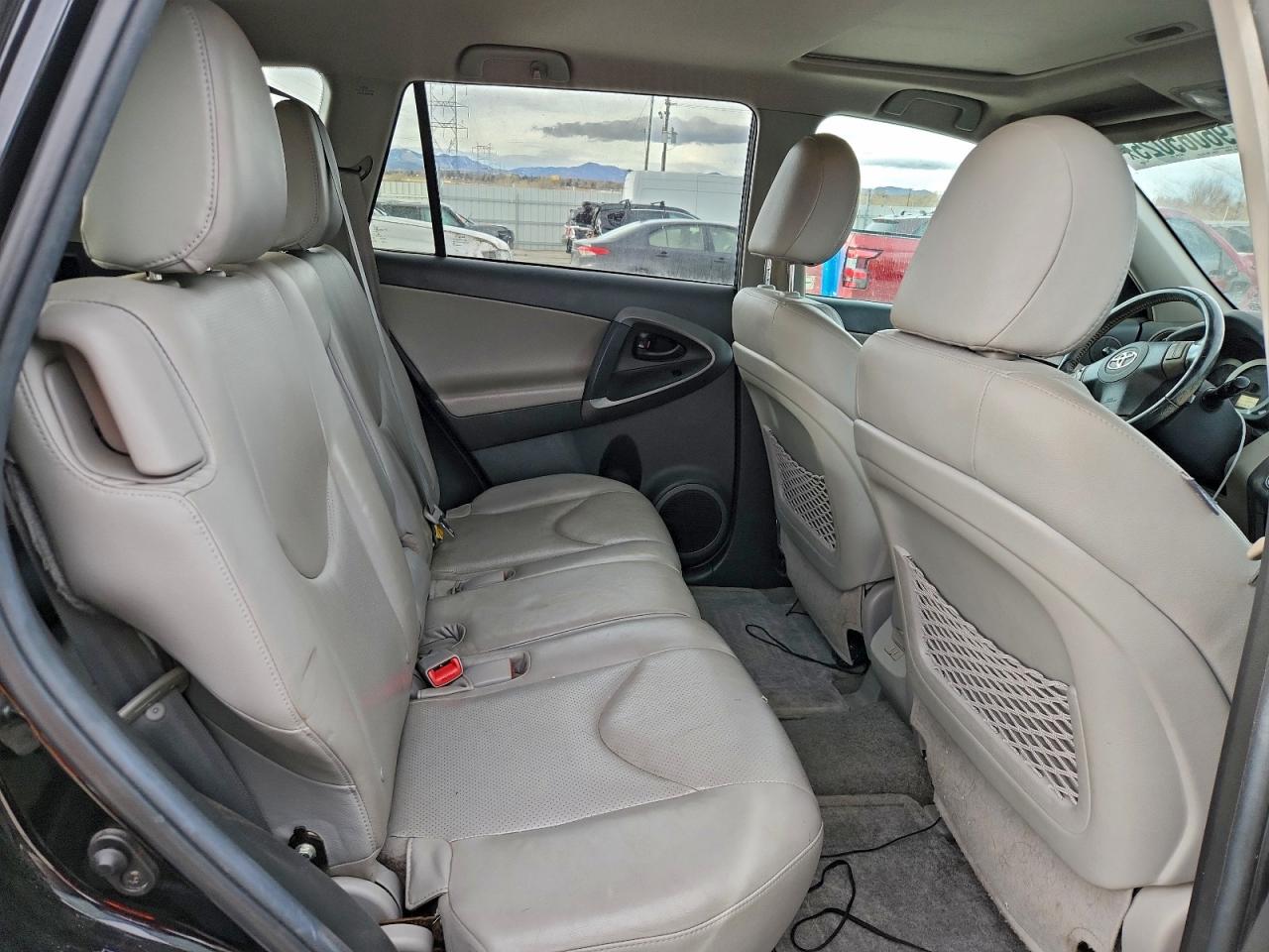 Toyota RAV4 Limited Image 11