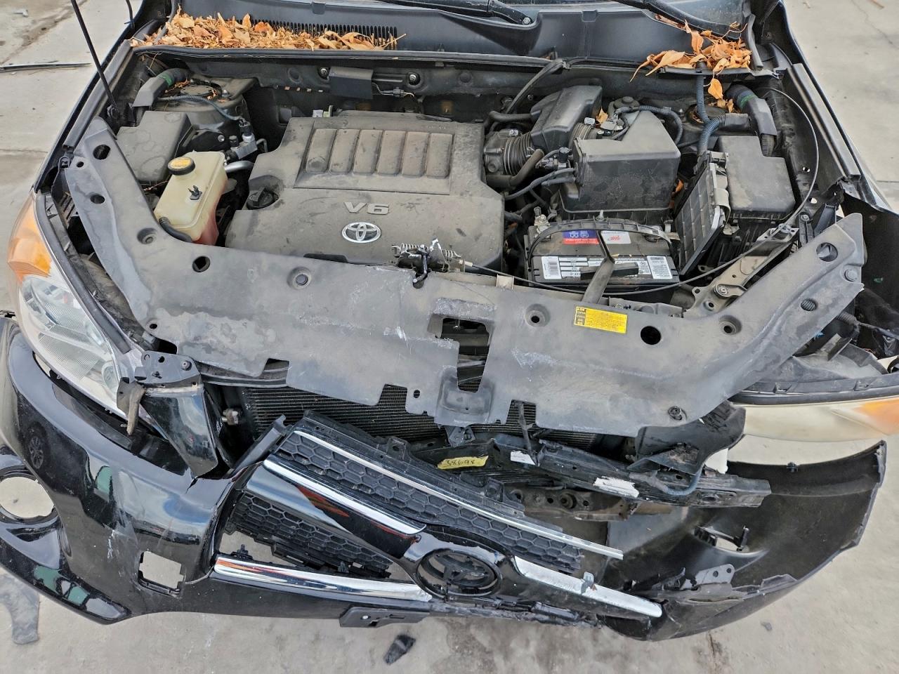 Toyota RAV4 Limited Image 10