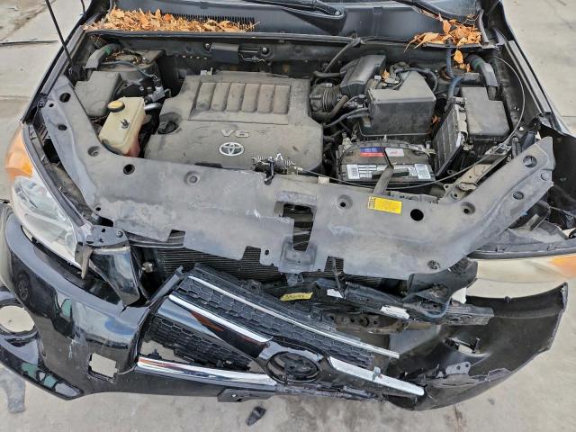 Toyota RAV4 Limited Image 10