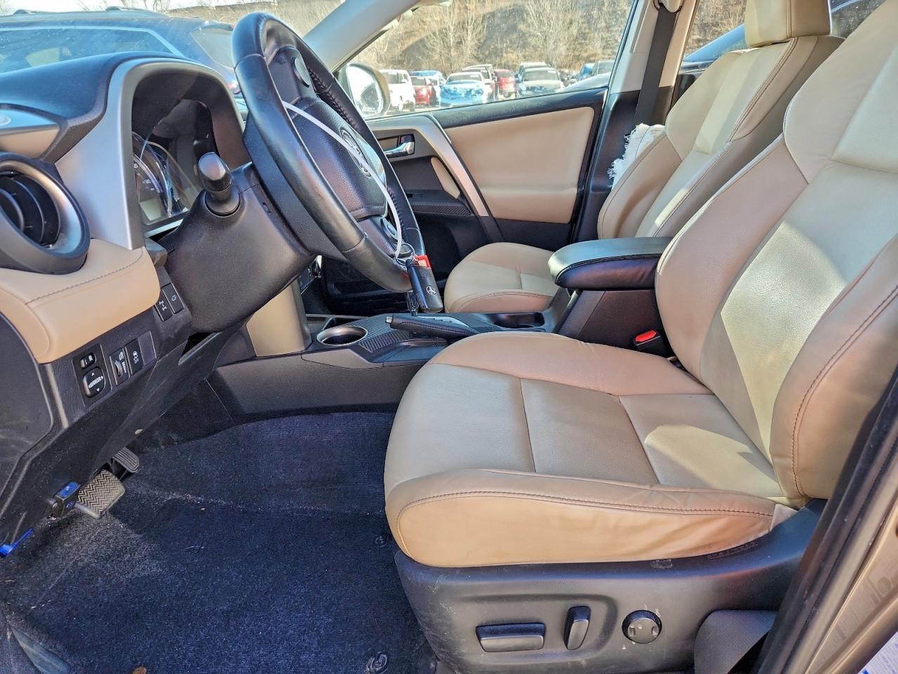 Toyota RAV4 Limited Image 8