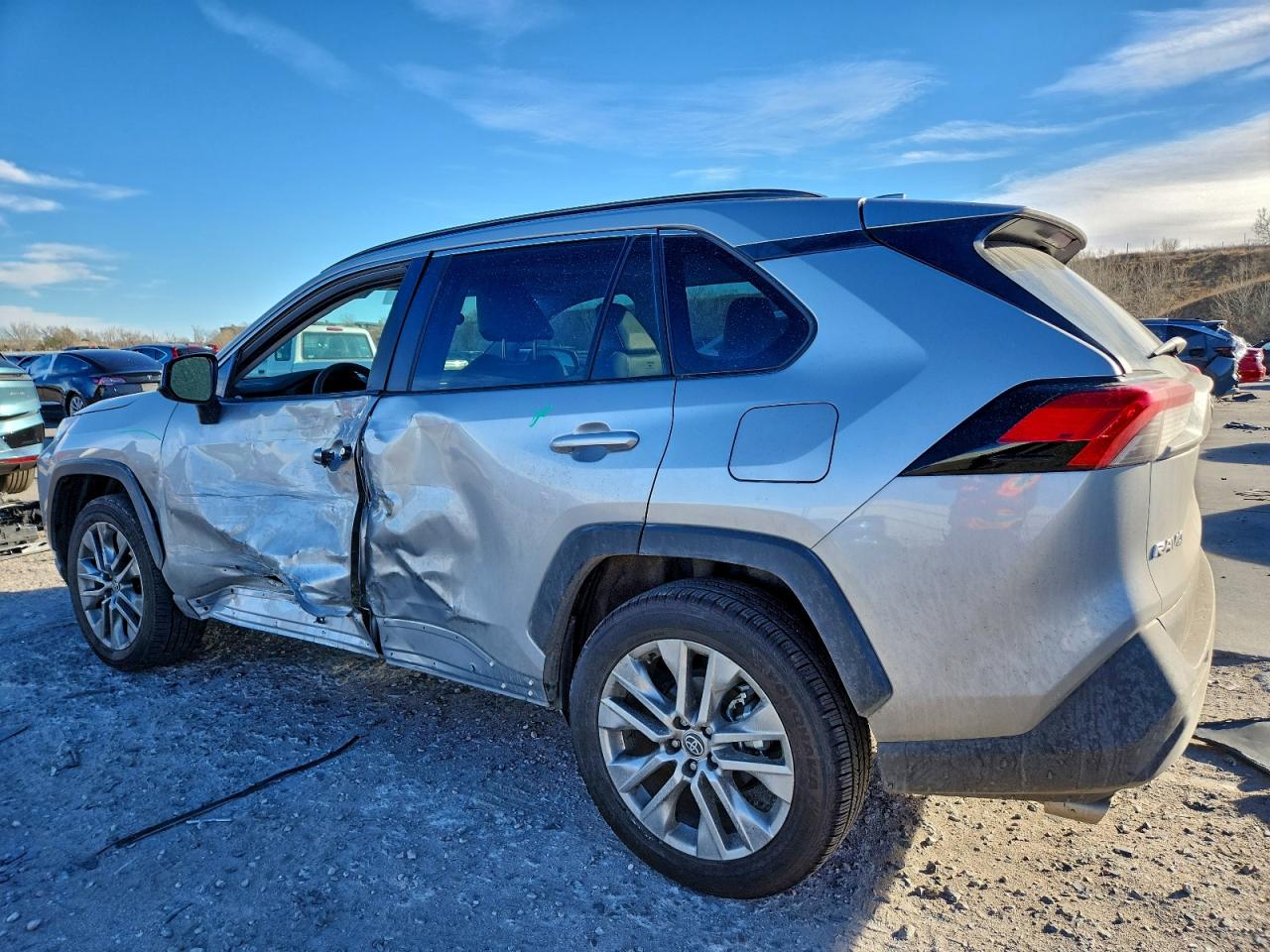 Toyota RAV4 Xle Premium Image 2