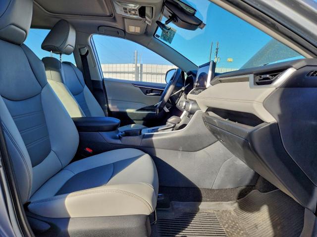 Toyota RAV4 Xle Premium Image 5