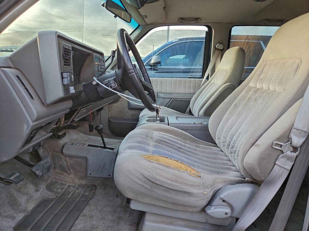 Chevrolet Suburban K1500 Image 7