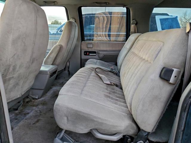 Chevrolet Suburban K1500 Image 10