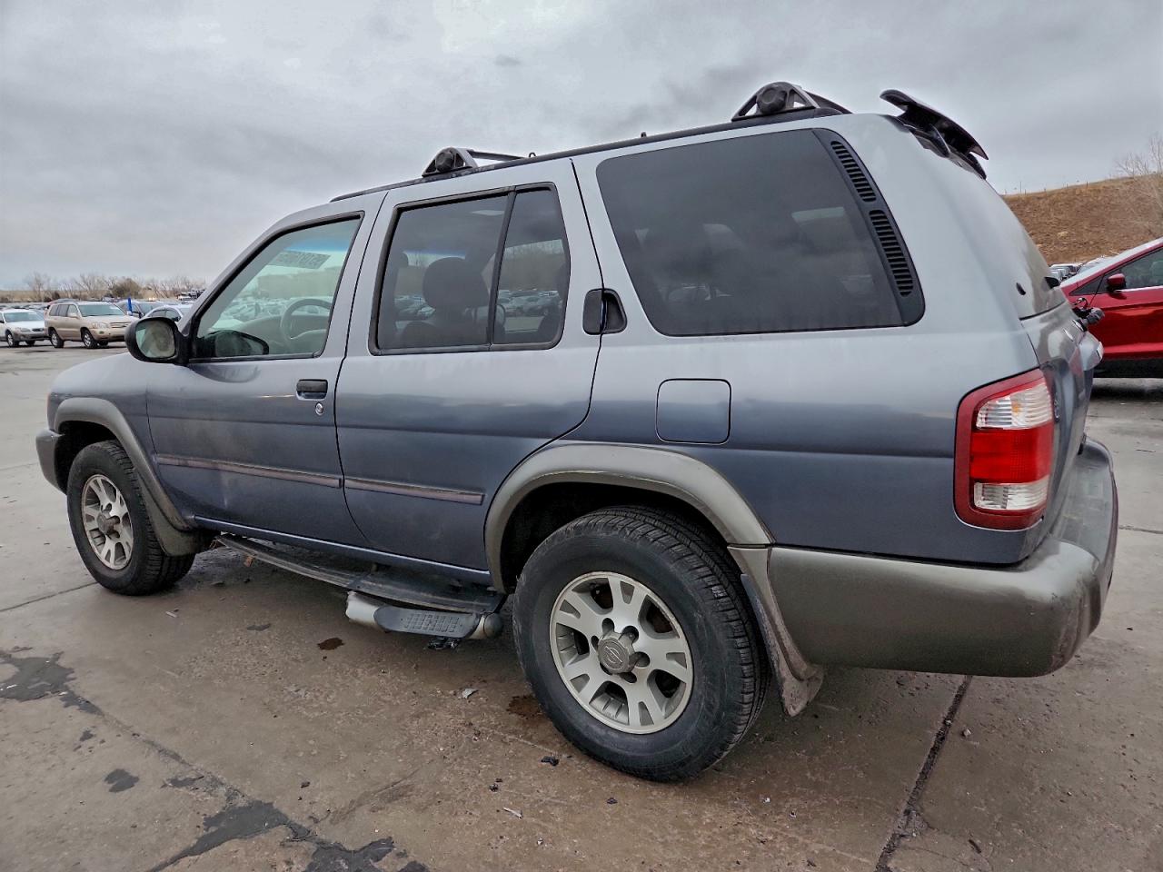 Nissan Pathfinder Le Image 2