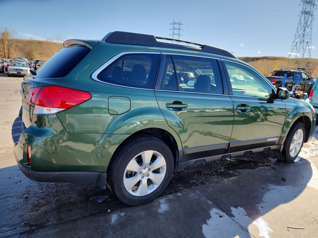 Subaru Outback 2.5i Limited Image 3