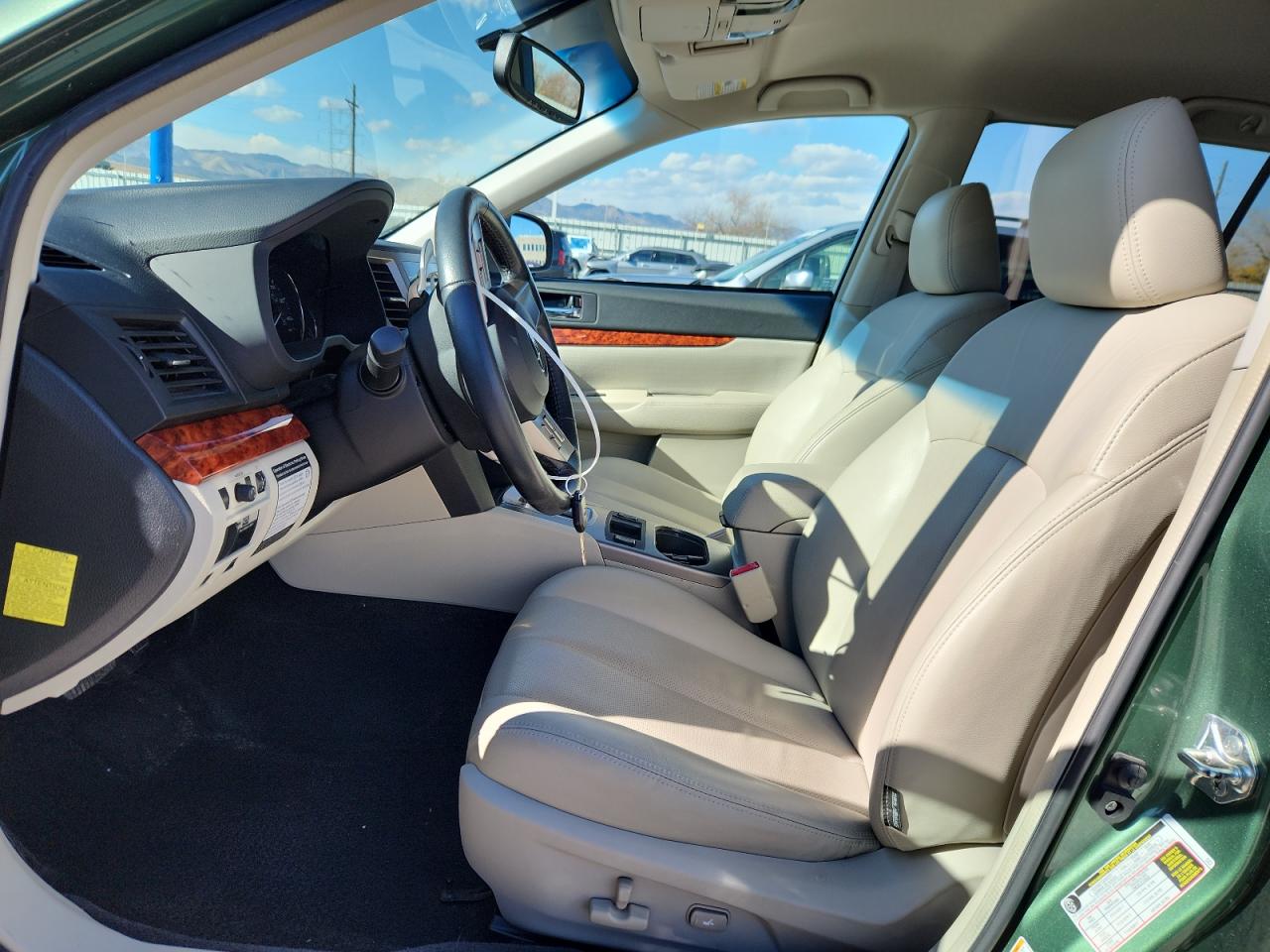 Subaru Outback 2.5i Limited Image 10