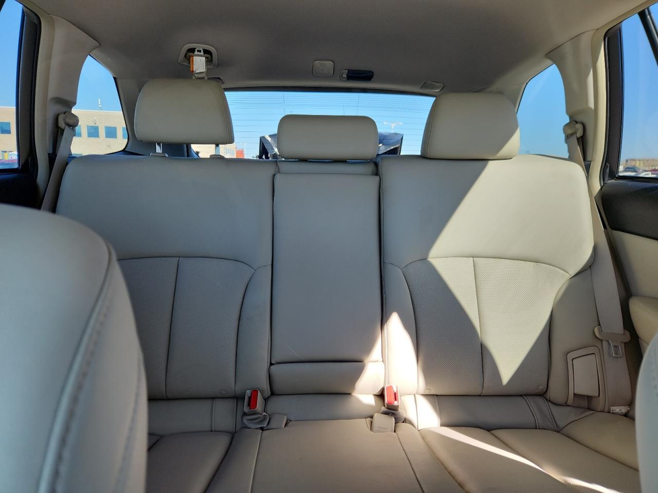 Subaru Outback 2.5i Limited Image 9