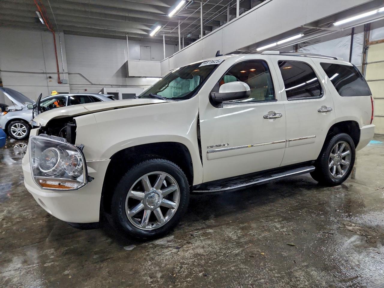 GMC Yukon Denali Image 1