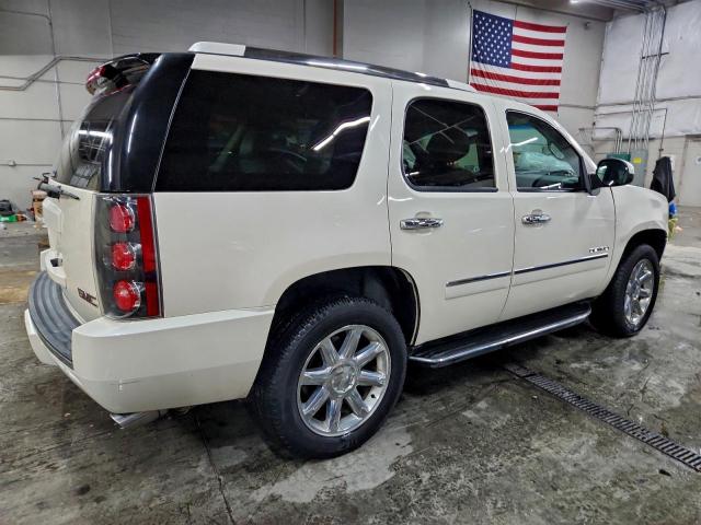 GMC Yukon Denali Image 3