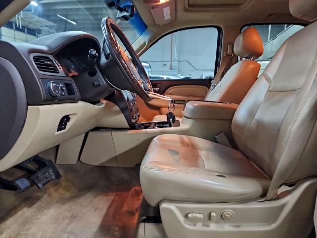 GMC Yukon Denali Image 5