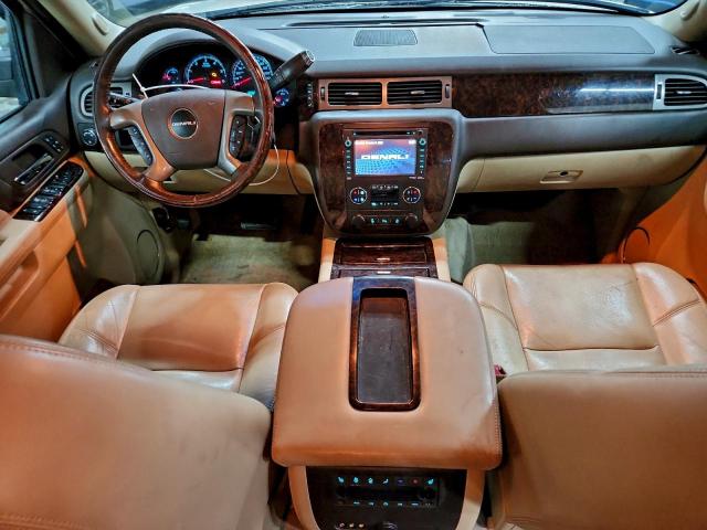 GMC Yukon Denali Image 7