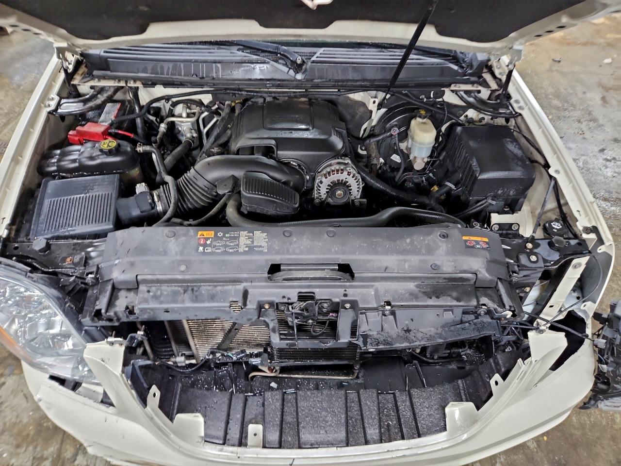 GMC Yukon Denali Image 12