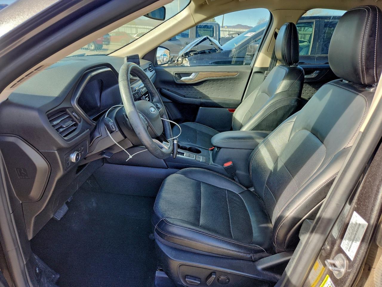 Ford Escape Titanium Image 10