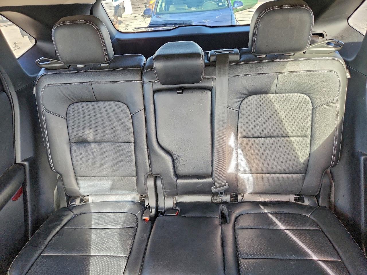 Ford Escape Titanium Image 8