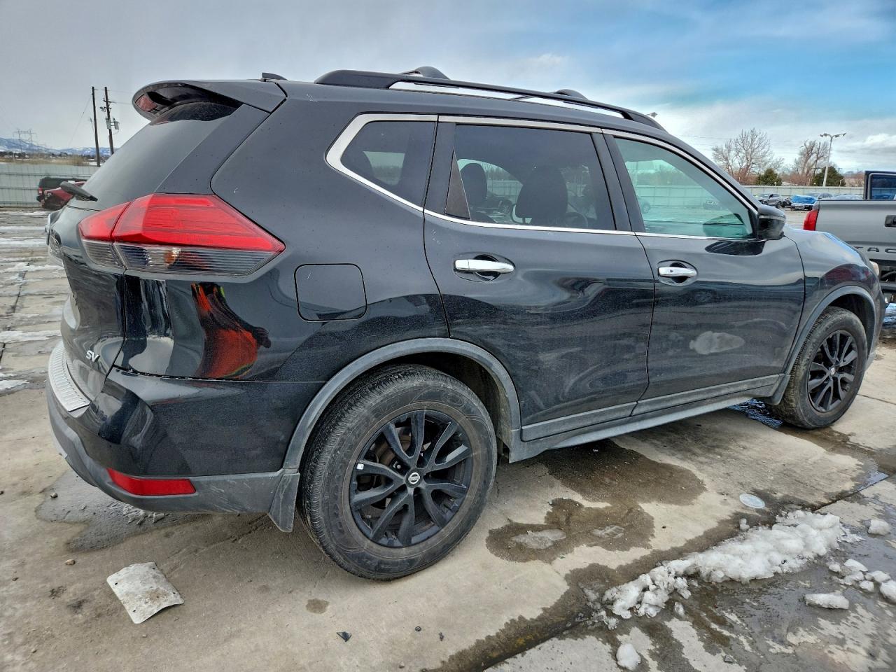 Nissan Rogue S Image 2