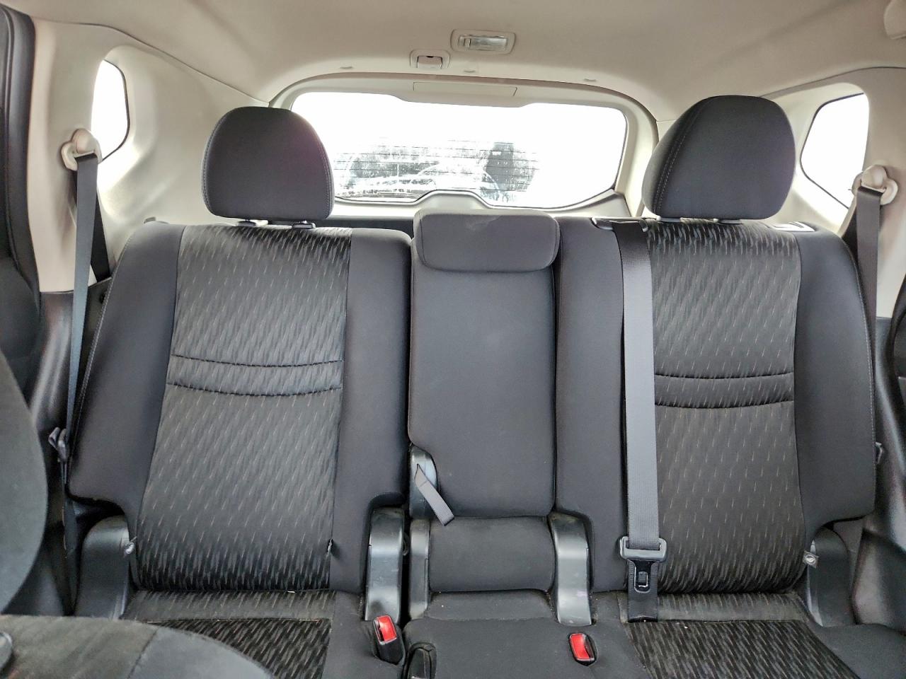 Nissan Rogue S Image 5