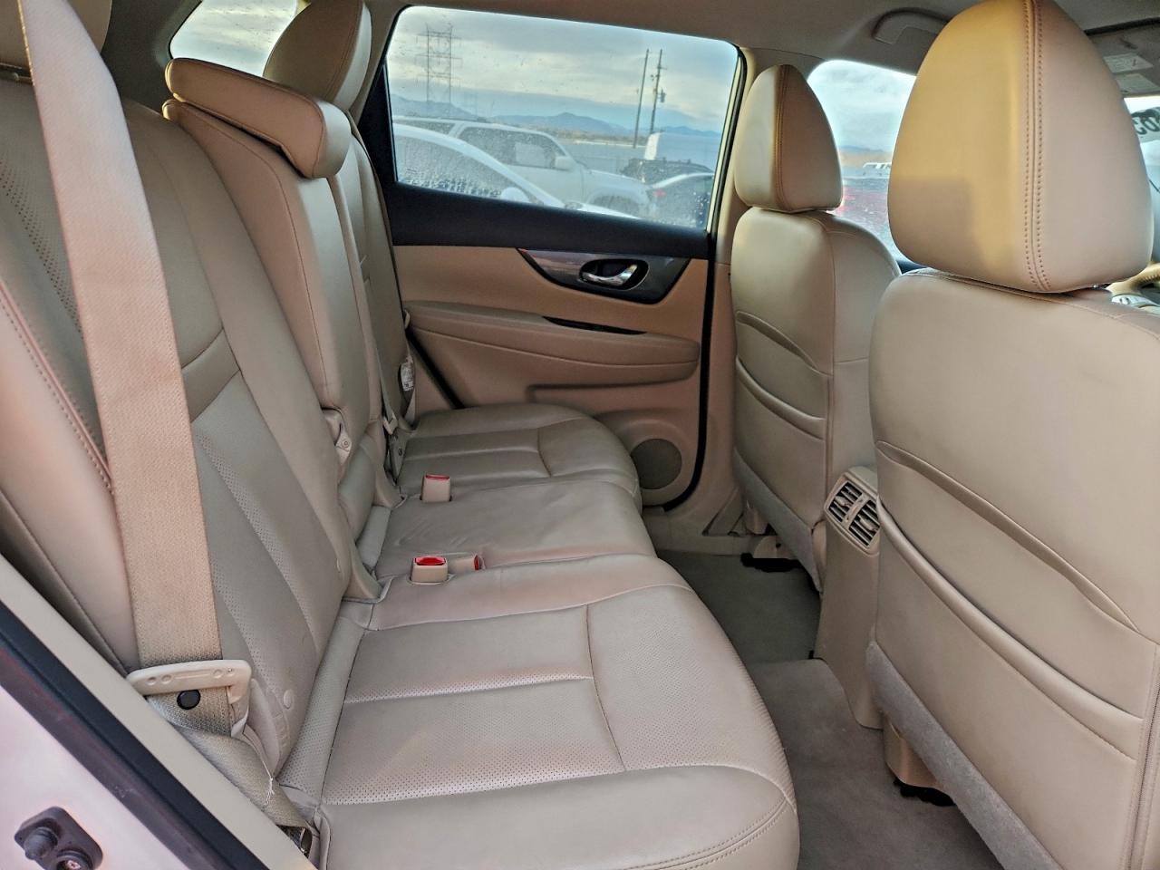 Nissan Rogue S Image 8