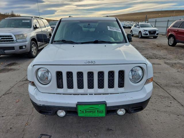 Jeep Patriot Latitude Image 3