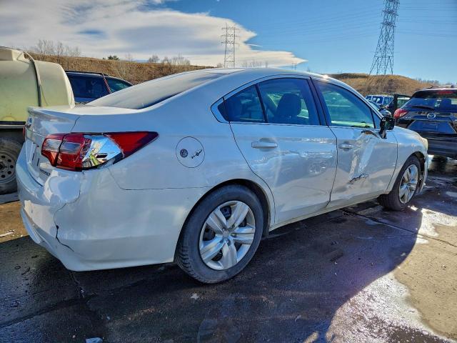 Subaru Legacy 2.5i Image 9