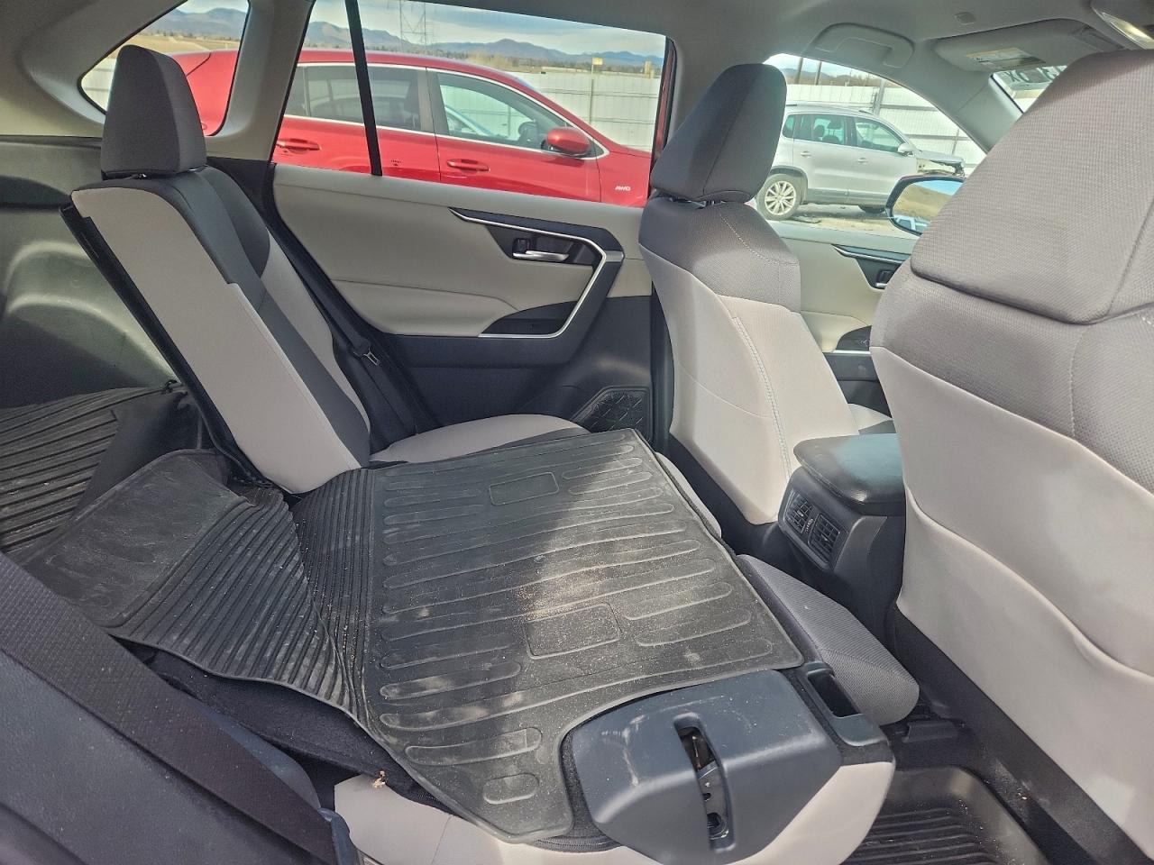 Toyota RAV4 Xle Image 5