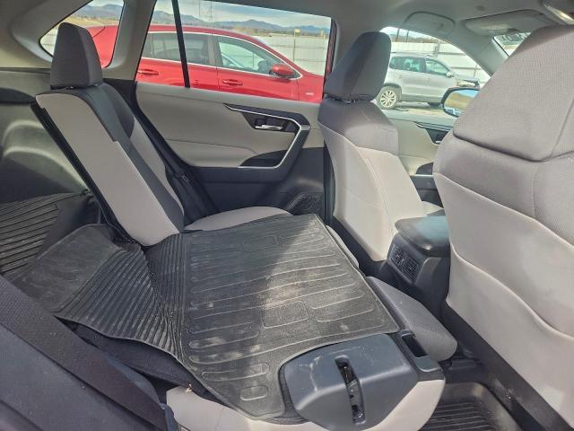 Toyota RAV4 Xle Image 5