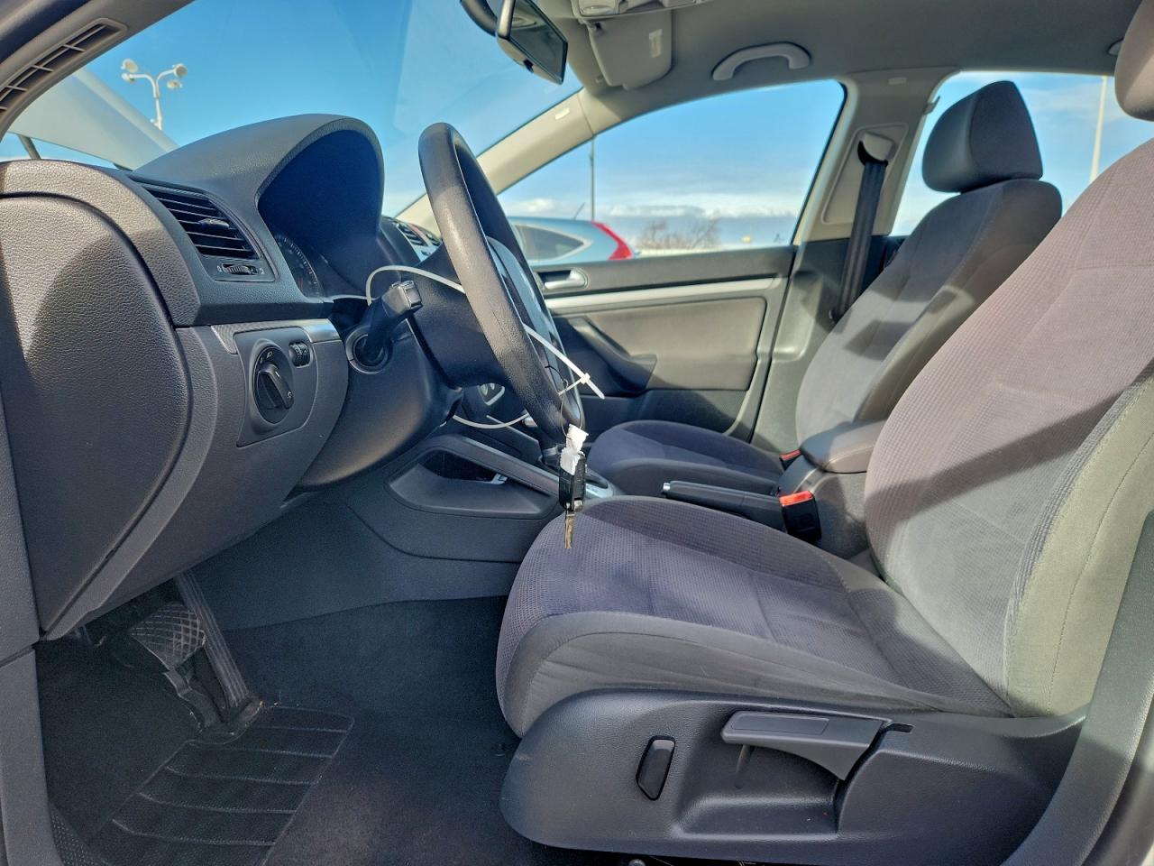 Volkswagen Jetta S Image 12