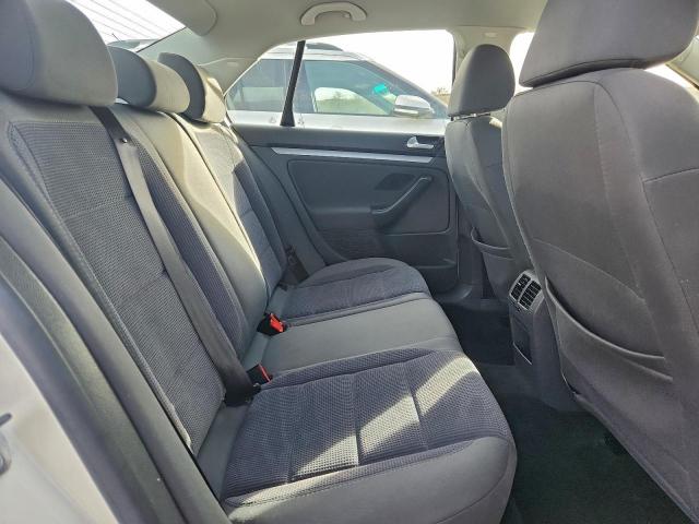 Volkswagen Jetta S Image 11