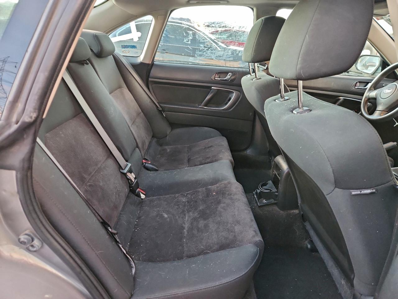 Subaru Legacy 2.5i Image 6