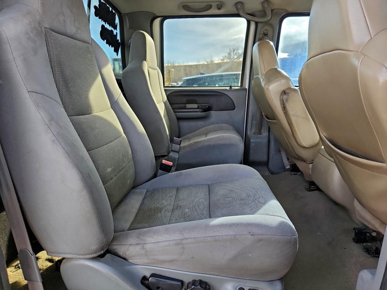 Ford F-350 Super Duty Image 12