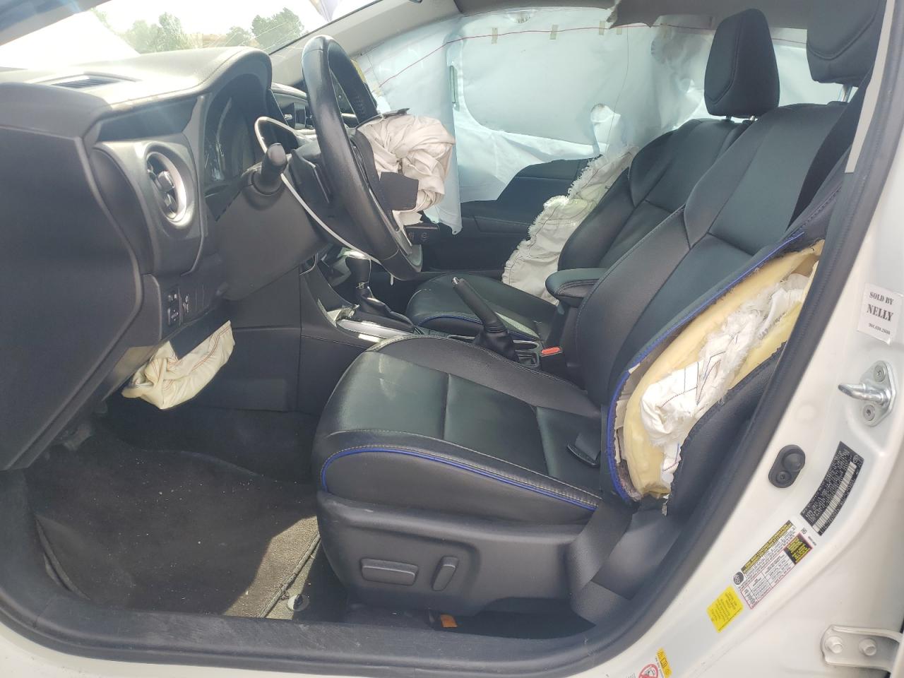 Toyota Corolla L Image 8