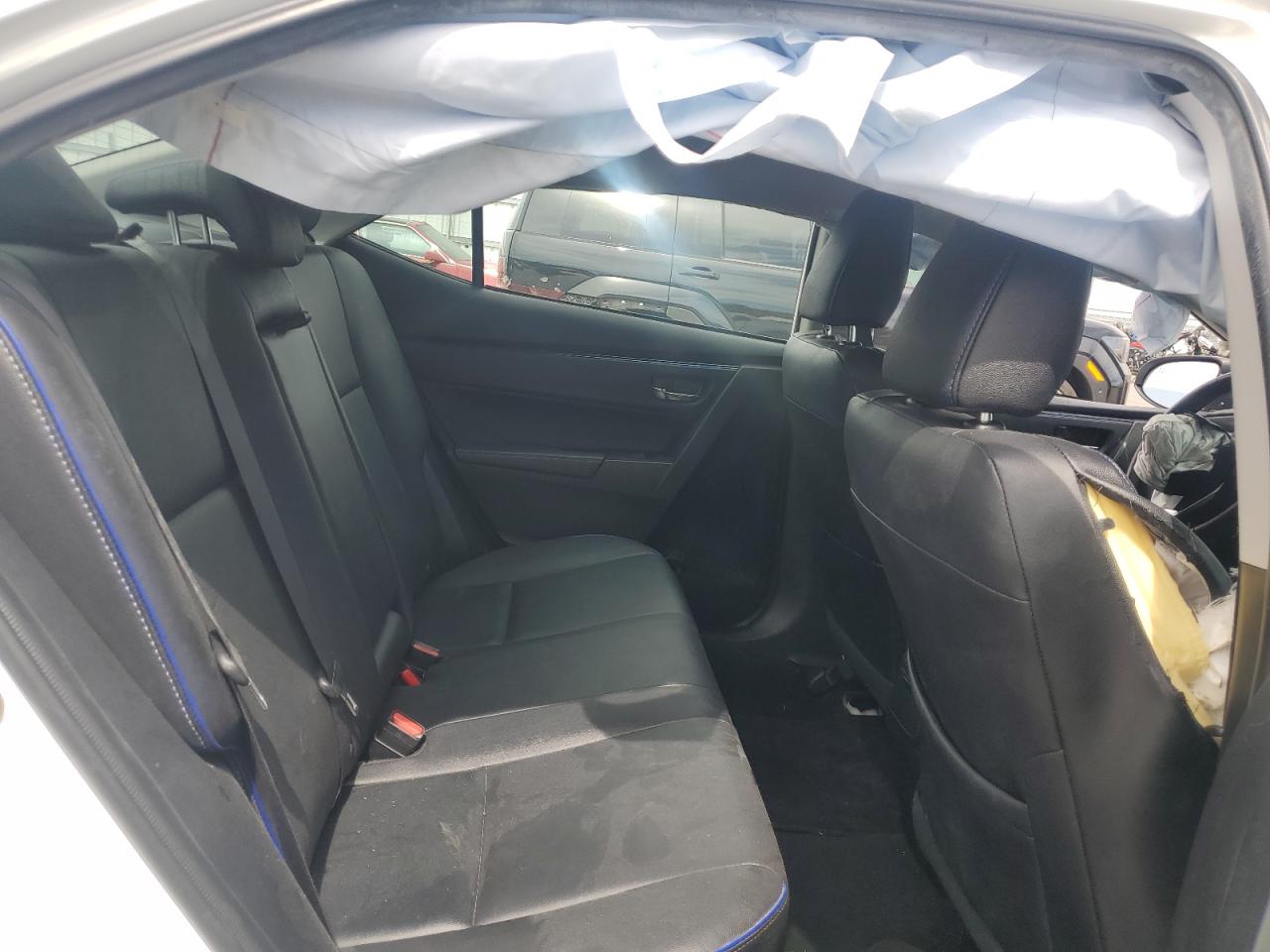 Toyota Corolla L Image 9