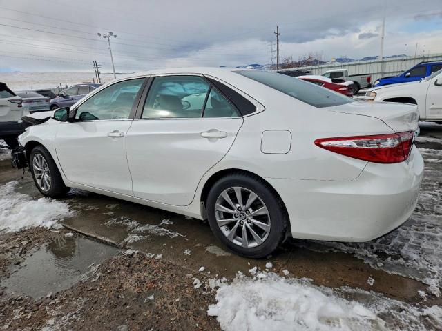 Toyota Camry Le Image 8