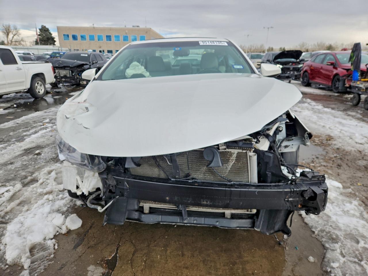 Toyota Camry Le Image 11