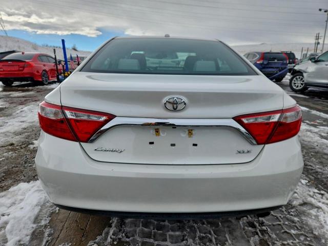 Toyota Camry Le Image 4