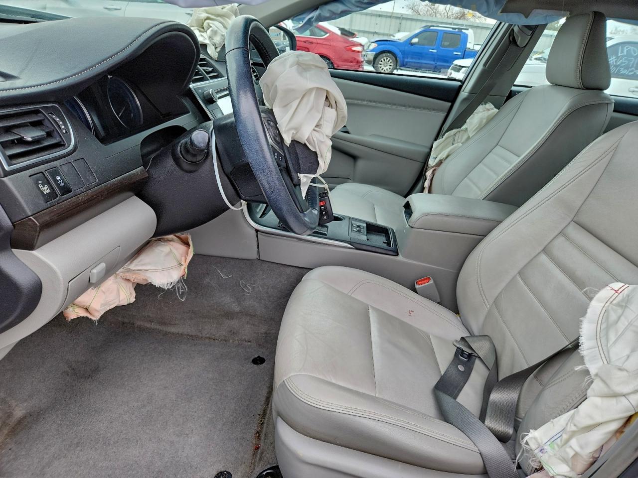 Toyota Camry Le Image 5