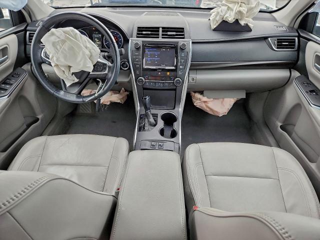 Toyota Camry Le Image 12