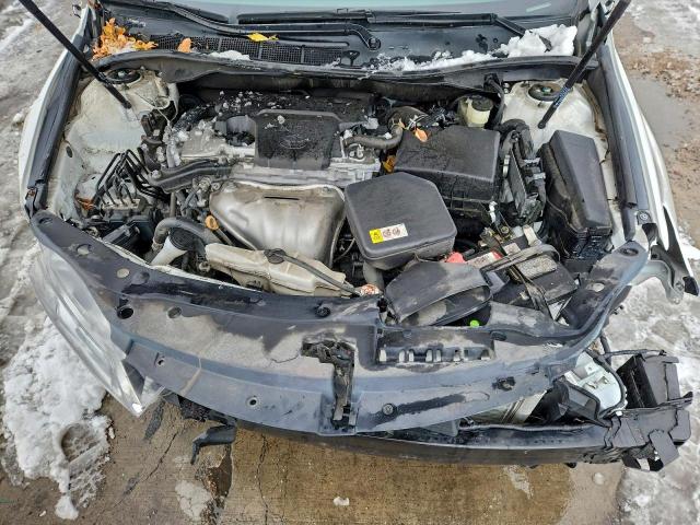 Toyota Camry Le Image 9