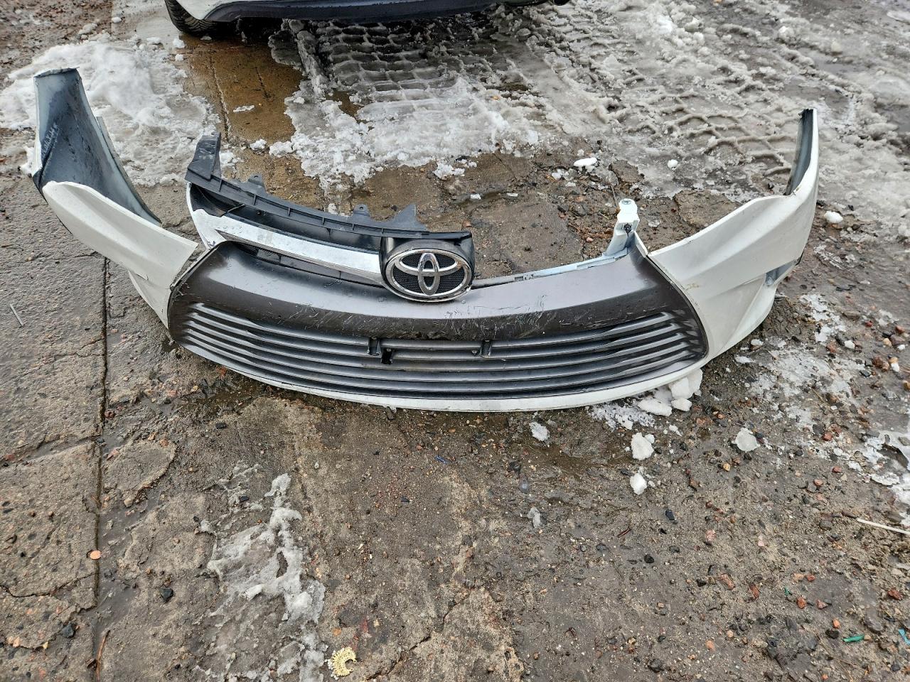 Toyota Camry Le Image 3