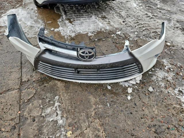 Toyota Camry Le Image 3