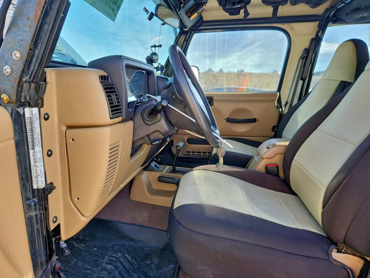 Jeep Wrangler Sahara Image 12