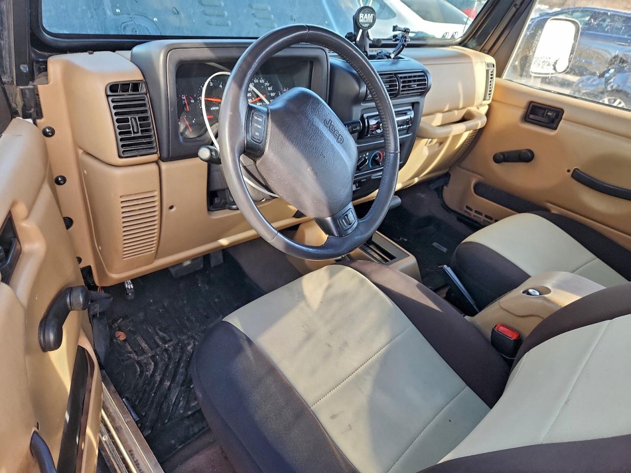 Jeep Wrangler Sahara Image 10