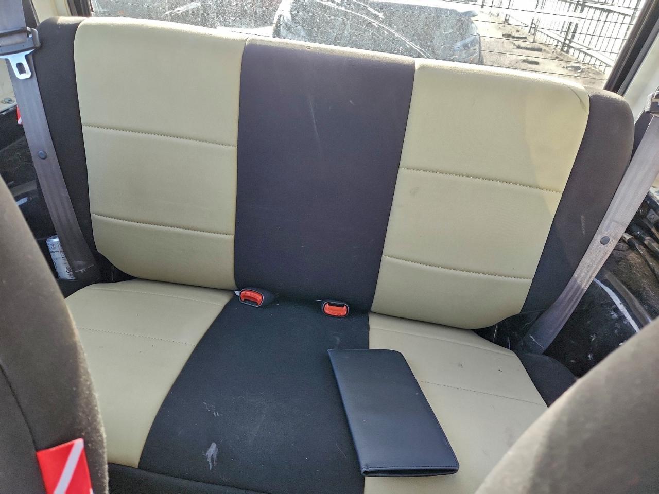 Jeep Wrangler Sahara Image 8