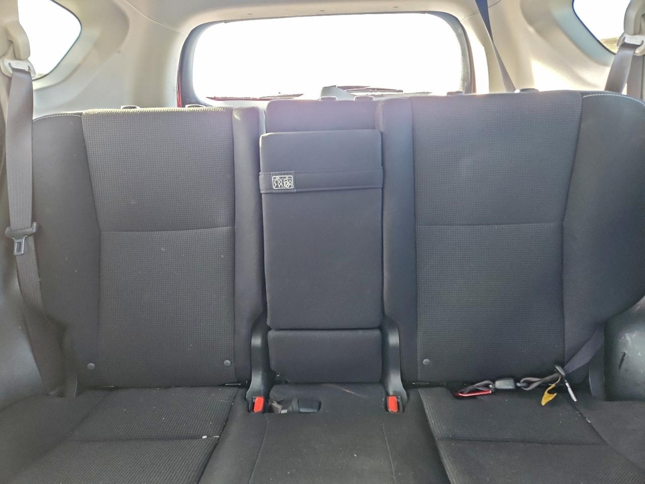 Toyota RAV4 Le Image 12