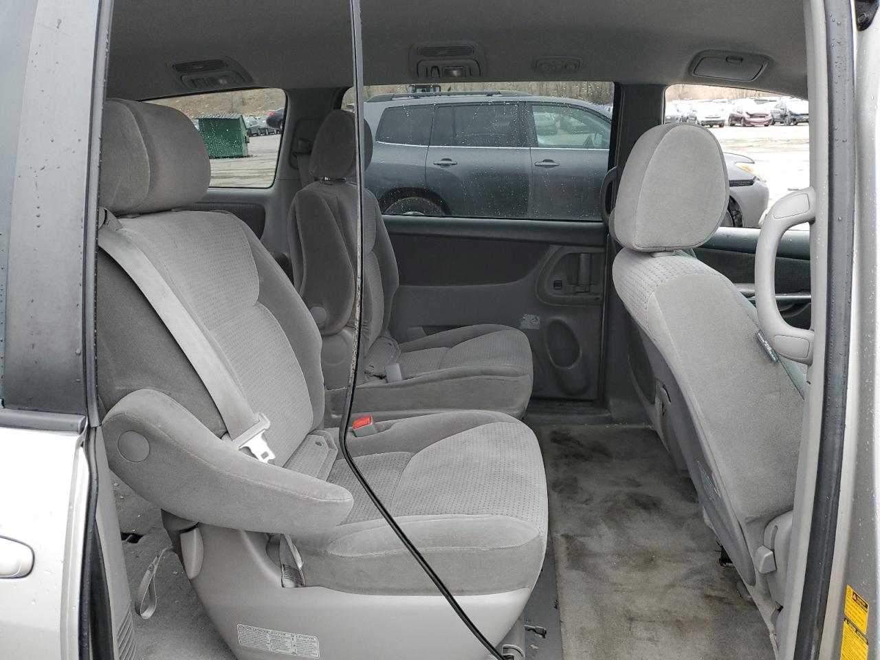 Toyota Sienna Ce Image 8