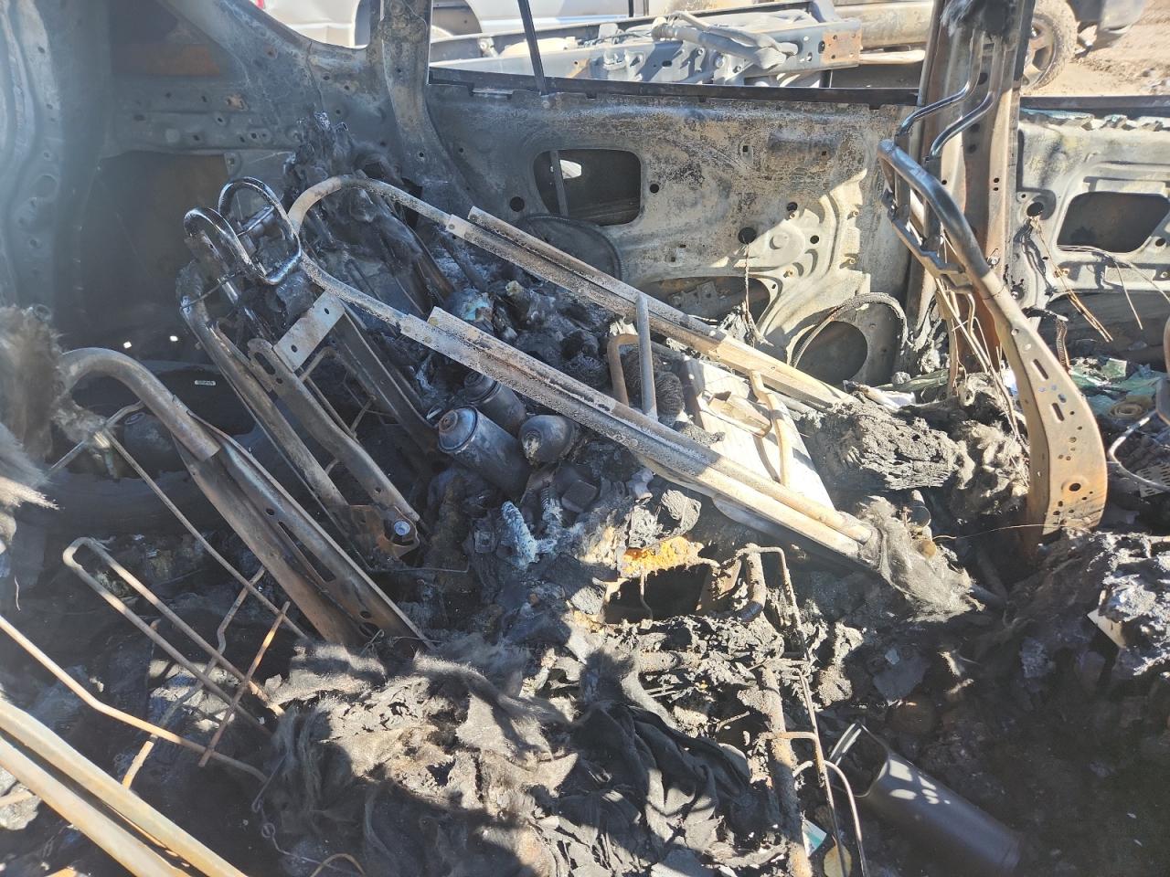 Toyota RAV4 Le Image 11