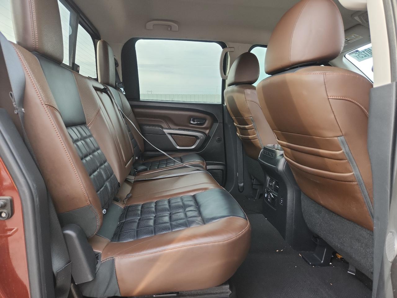 Nissan Titan Sv Image 11