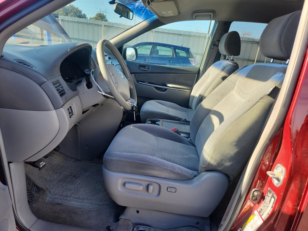 Toyota Sienna Ce Image 4