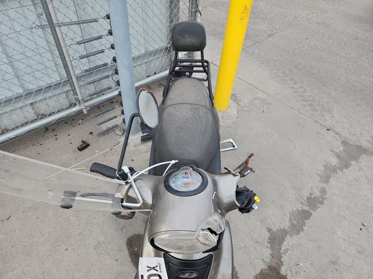 Genuine Scooter Co. Scooter 170i Image 5