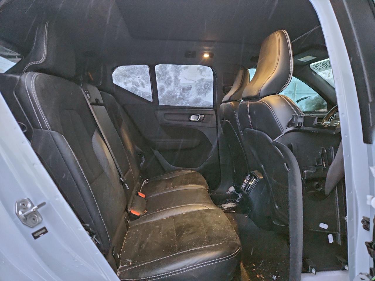 Volvo XC40 Recharge Image 7